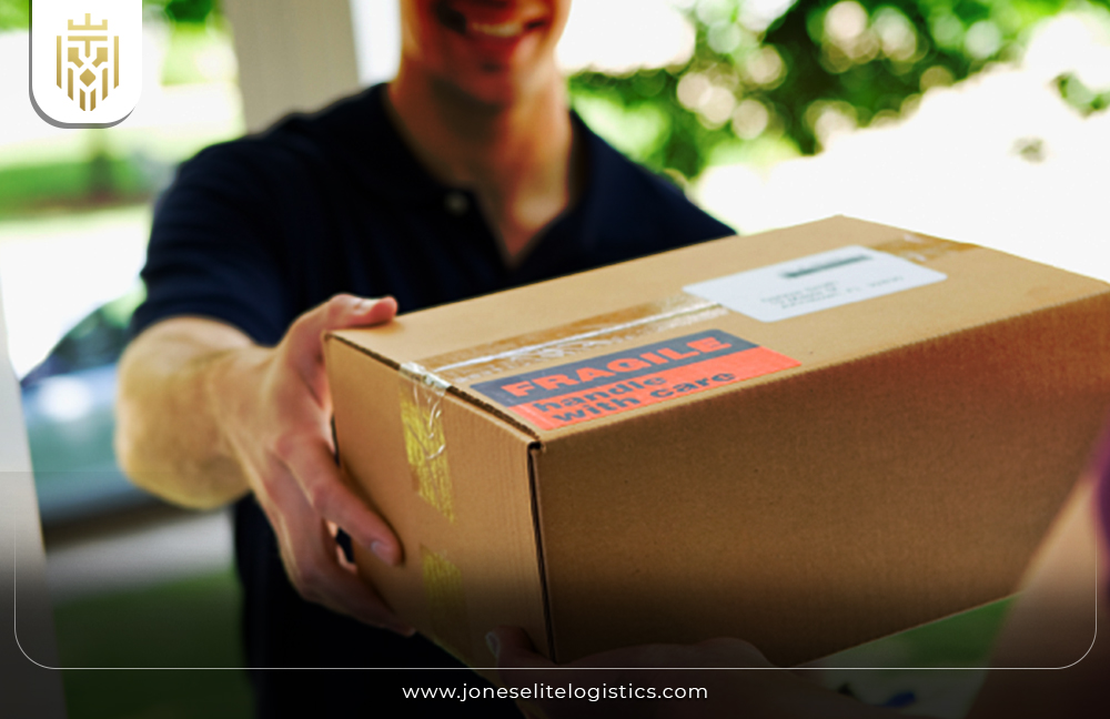 image of a 3pl company delivering items | JEL